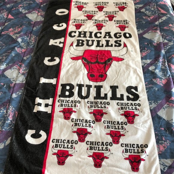 Vintage Chicago Bulls Beach Towel - Picture 2 of 5